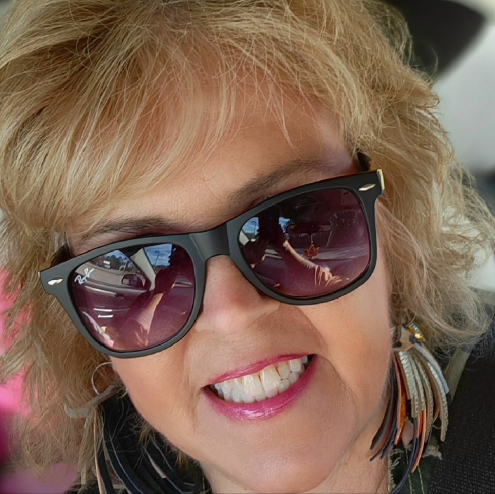 Meet your Posher, Angelia